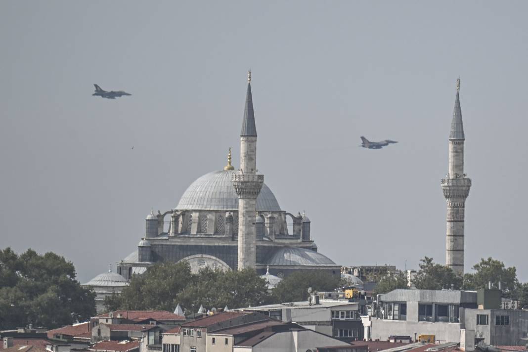 SOLOTÜRK İstanbul semalarında. Kule: “Muhteşemsiniz. Sizleri seviyoruz” 22